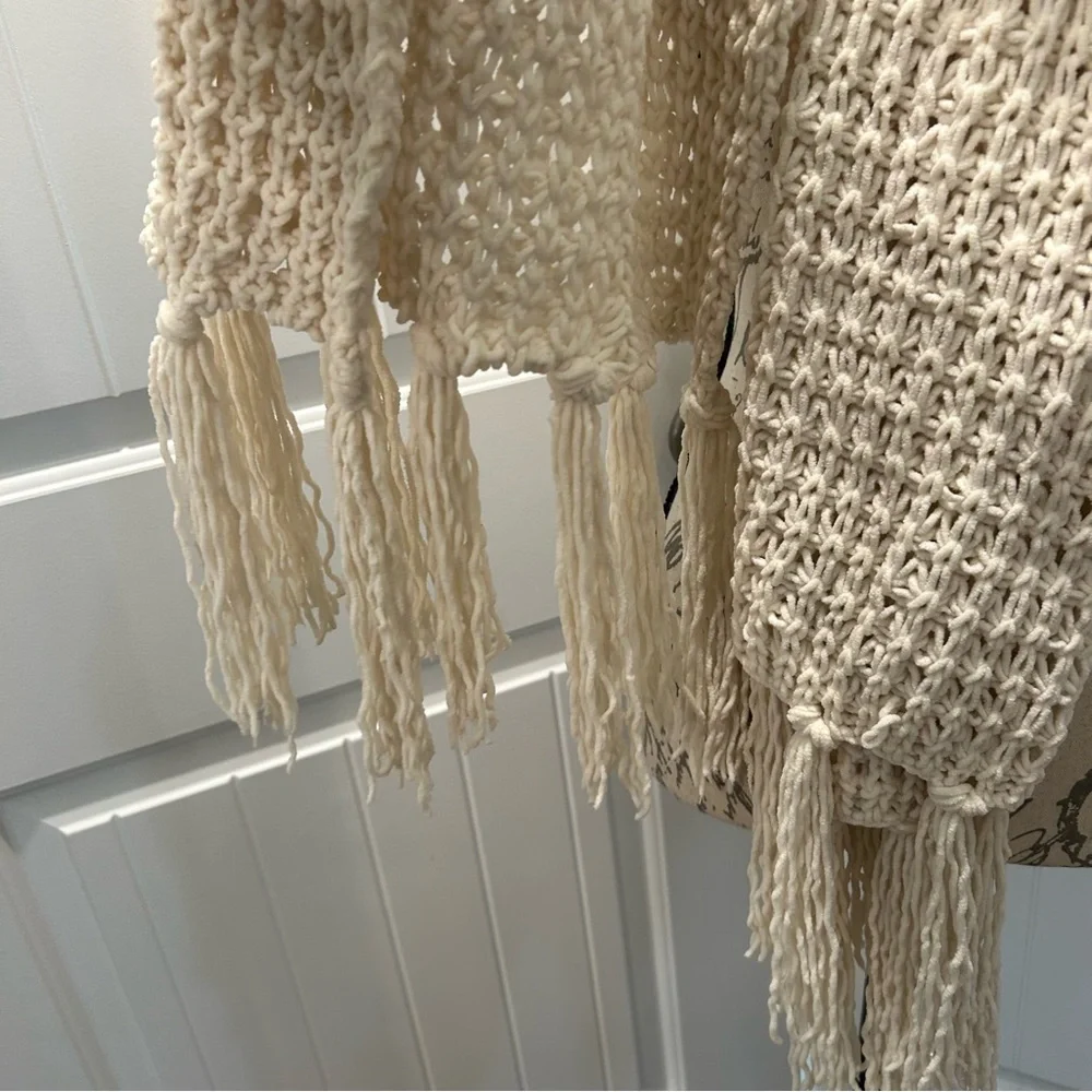 Hollister Oversized Knit Ecru Shawl/Scarf Tassel Fringe Hems Cream Boho Soft